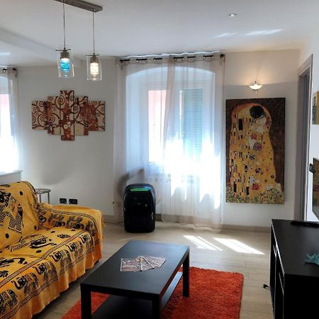 House Claudia By Holiday World Apartman Genova Kültér fotó